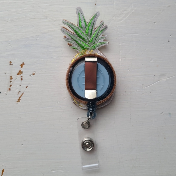 Pineapple badge reel, handmade embroidery - Picture 2 of 2